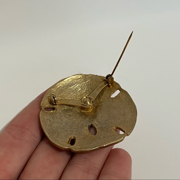 Vintage sand dollar brooch - Picture 5 of 5